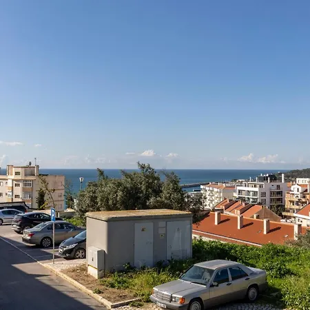 By Trip2portugal Sesimbra